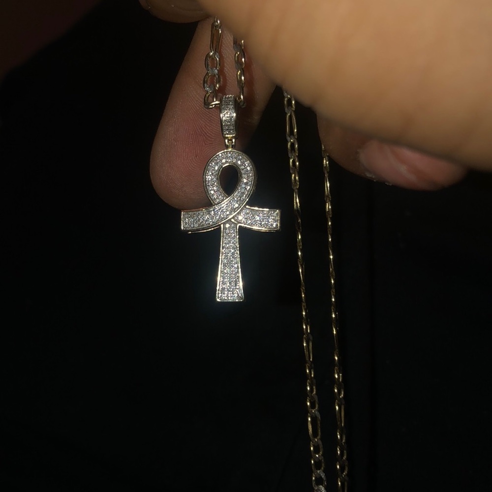 Real 10kt pendat and chain 600$